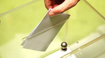 Προβάδισμα, αλλά πτωτική τάση για το "ΟΧΙ" δείχνει δημοσκόπηση για την "Εφημερίδα των Συντακτών"