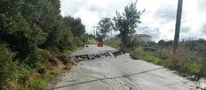 "Βύθισε" ο δρόμος στους Κάτω Αμπελοκήπους