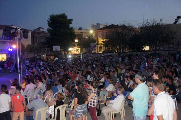 Χειροκροτήθηκαν θερμά οι 70 χορεύτριες του Μορφωτικού Συλλόγου Γαργαλιάνων