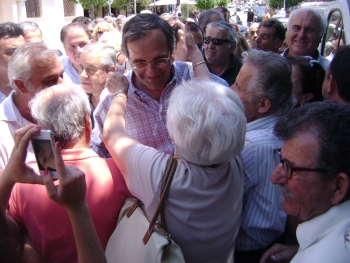 Υποδοχή νικητή για Σαμαρά στην Κυπαρίσσια