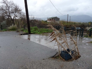 Εγκατάλειψη και ερημιά δίπλα στο φράγμα του Αρι