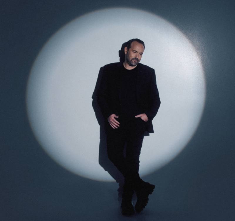 Κώστας Μακεδόνας: "Να «κλαις αυτούς που δε δακρύζουνε" - Νέο single &amp; Music Video