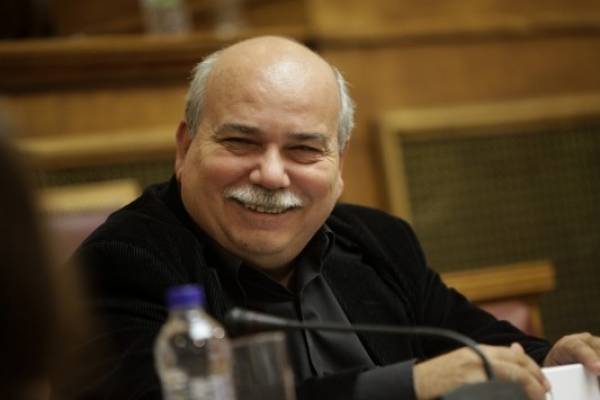 Αλλαγές στο εκλογικό σύστημα για δήμους και περιφέρειες, προανήγγειλε ο Βούτσης