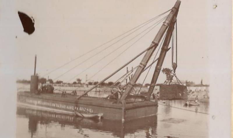 Η πόντιση των ογκόλιθων στο λιμάνι