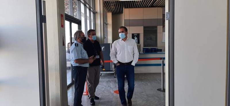 Επίσκεψη Βασιλόπουλου στο αεροδρόμιο Καλαμάτας