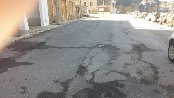 Ο άθλιος δρόμος εμποδίζει την ανάπτυξη στην Αβία (φωτογραφίες)