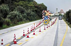 Φορτηγό παρέσυρε πεζό στην ΕΟ Αθηνών - Πατρών