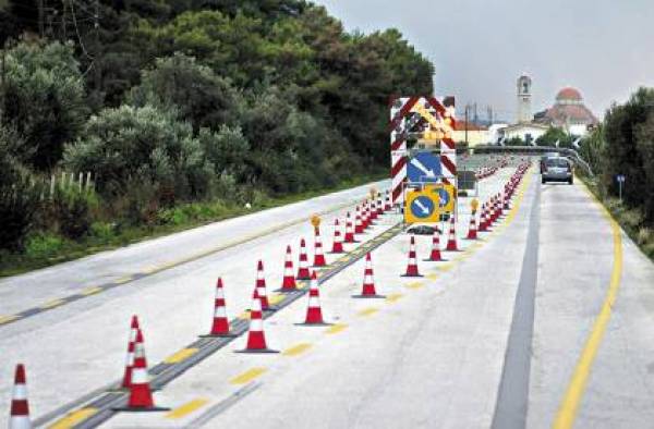 Φορτηγό παρέσυρε πεζό στην ΕΟ Αθηνών - Πατρών