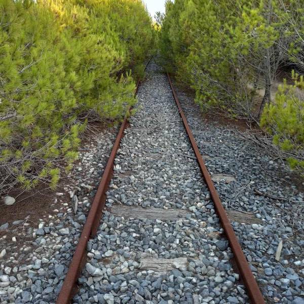 Φτωχοί με αεροδρόμιο χωρίς συγκοινωνία…