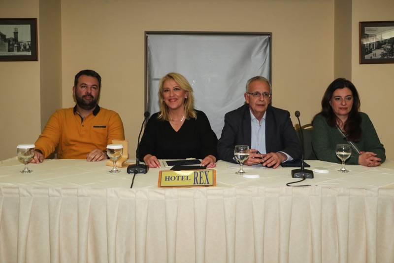 Ρένα Δούρου και Πάνος Ρήγας από Καλαμάτα: “Πολιτική αλλαγή με πρωτοστάτη τον ΣΥΡΙΖΑ” (βίντεο)