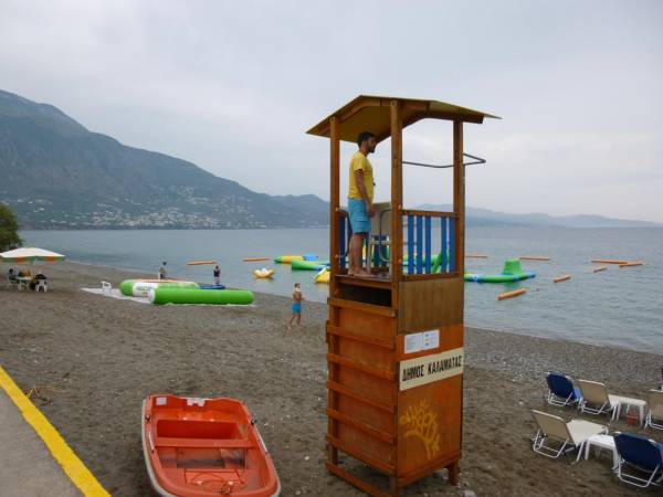 Οι ναυαγοσώστες έπιασαν δουλειά στην Καλαμάτα