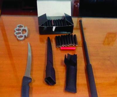 Σύλληψη για μαχαίρι και κροτίδες στη Μεσσήνη