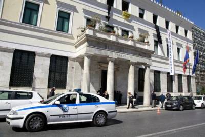 Στο δημαρχείο Αθηναίων εισέβαλε ο "Ρουβίκωνας"