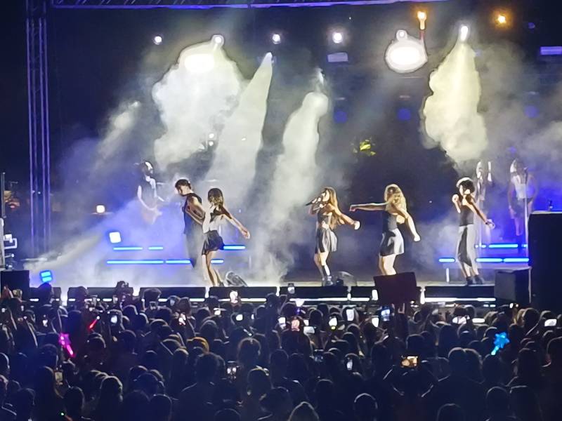 Μαρίνα Σάττι: Ενθουσίασε το νεανικό κοινό στο Ανοιχτό θέατρο Καλαμάτας (βίντεο)