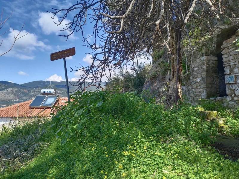 Καλαμάτα: Σπηλαιώδης ναός Αγίου Ιωάννη - Συνεχίζονται οι βανδαλισμοί παρά το σφράγισμα