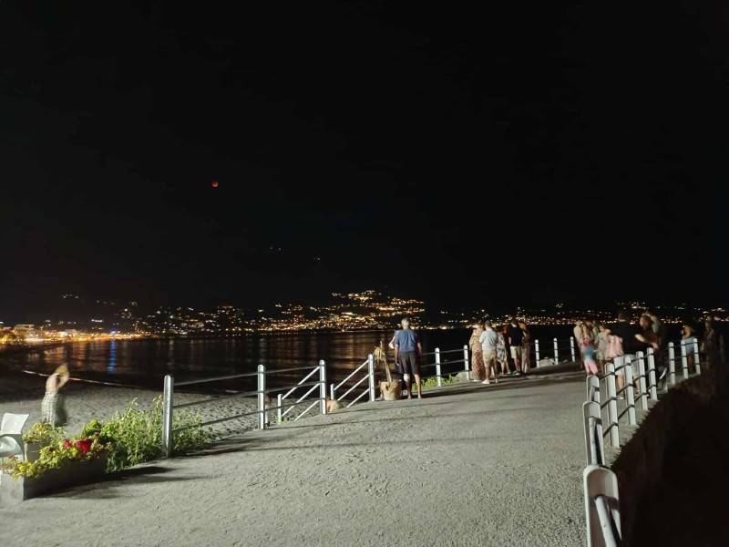 Eντυπωσιακό το «ματωμένο φεγγάρι» (βίντεο)