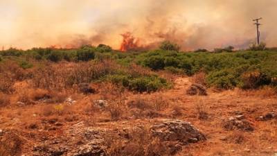Πυρκαγιά σε εξέλιξη στην Ηλεία - Μήνυμα του 112 - Πυρκαγιά και στο Λιβάρτζι Αροανείας Καλαβρύτων