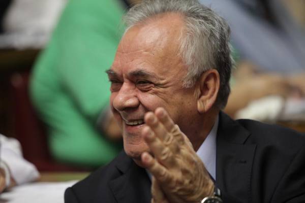 Δραγασάκης: "Δεν πρόκειται για ψήφο εμπιστοσύνης, αλλά για απόφαση ότι συνεχίζουμε"