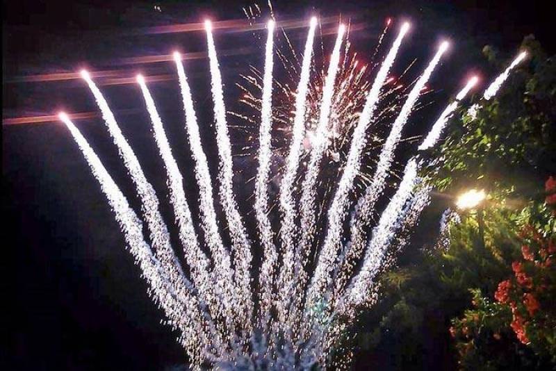 Ενοχλητικά πυροτεχνήµατα στη Ναυαρίνου