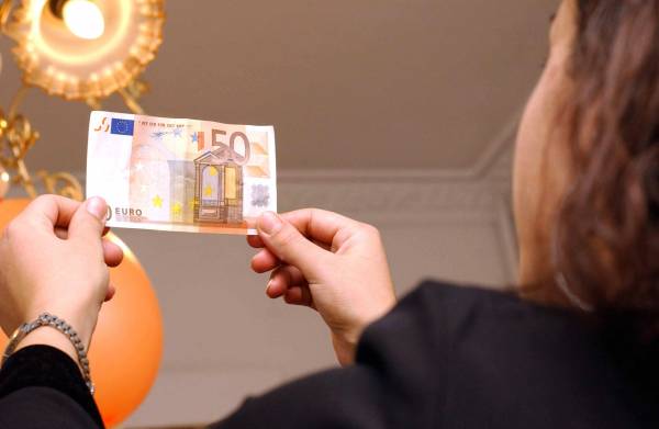 Εκαναν αγορές από καταστήματα της Καλαμάτας με πλαστά 50ευρα