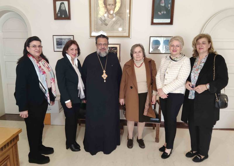 Ο Σύλλογος Κυριών Καλαμάτας στον μητροπολίτη Μεσσηνίας