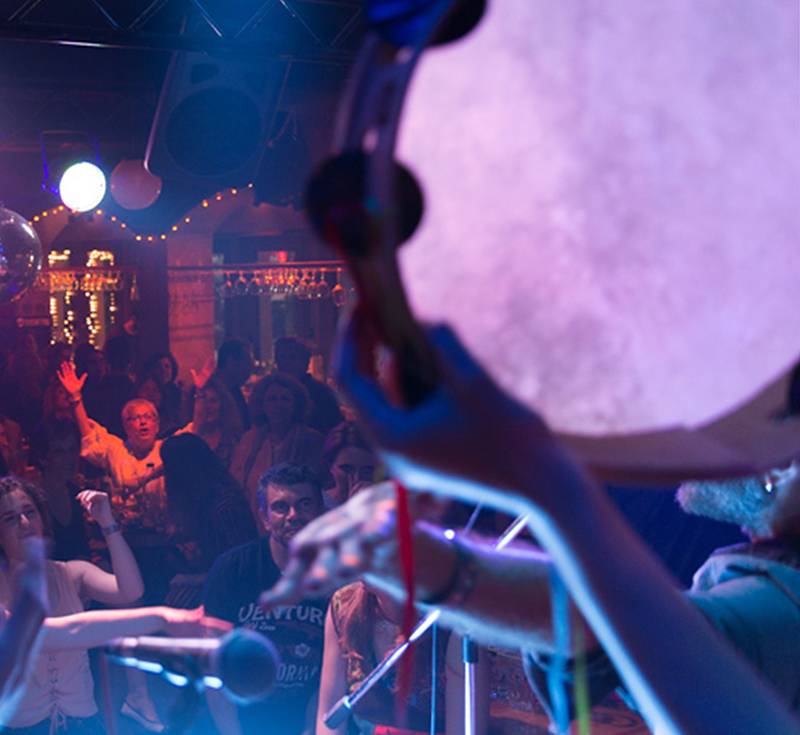 Την Τετάρτη στη Συλλογή Ενδυμασιών «Βικτωρία Γ. Καρέλια»: Ξεχωριστή συναυλία με τους “Grikanta”