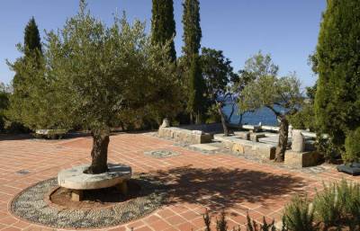 Οι Financial Times προβάλουν τη Μεσσηνία - Αφιέρωμα στο σπίτι του Λι Φέρμορ (φωτο)