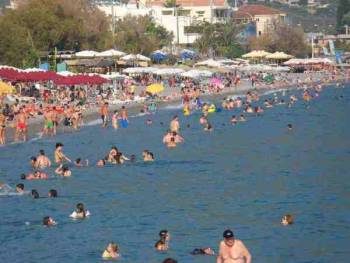 Χρειάζονται πολλά ακόμα για να βουλιάξουμε από τουρίστες