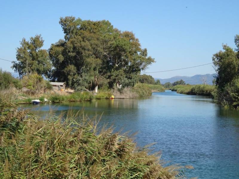 Να παρακολουθούν και να πιέζουν για τις μελέτες