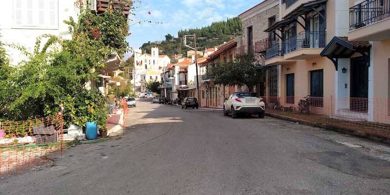 Προστατευτικά πλέγματα στην Ανω Πόλη Κυπαρισσίας
