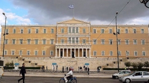 Ομορφος κόσμος, ηθικός ...πολιτικά διεφθαρμένος