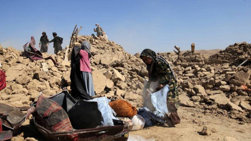 Ξεπερνούν τους 800 οι νεκροί από τον ισχυρό σεισμό στο Αφγανιστάν (βίντεο)