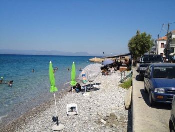 Το καλοκαιρινό Ακρογιάλι δεν θυμίζει τίποτα από το χειμώνα