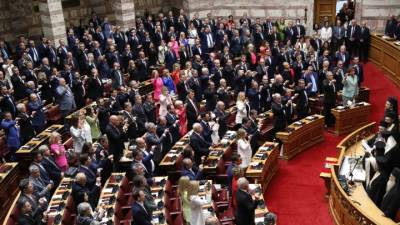 Ορκίστηκε η νέα Βουλή και αύριο... διαλύεται (βίντεο)