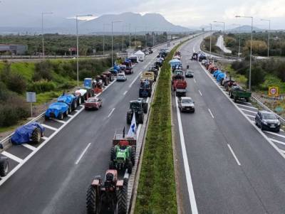 Στην άκρη από σήμερα τα τρακτέρ ενόψει της συνάντησης στο Μαξίμου