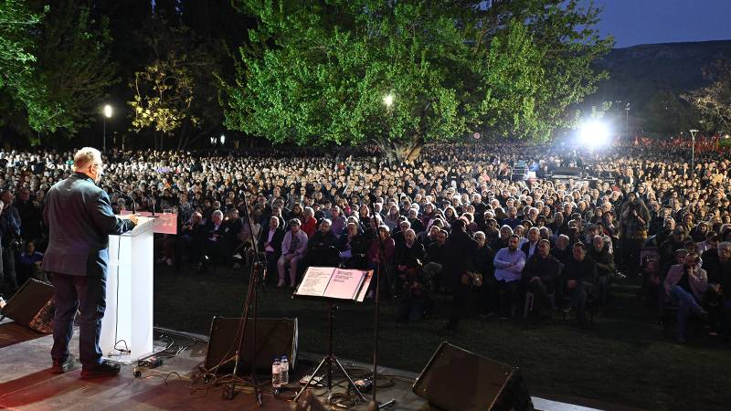 Συγκίνηση και πλήθος κόσμου στη συναυλία του ΚΚΕ για τους 200 της Καισαριανής (βίντεο)