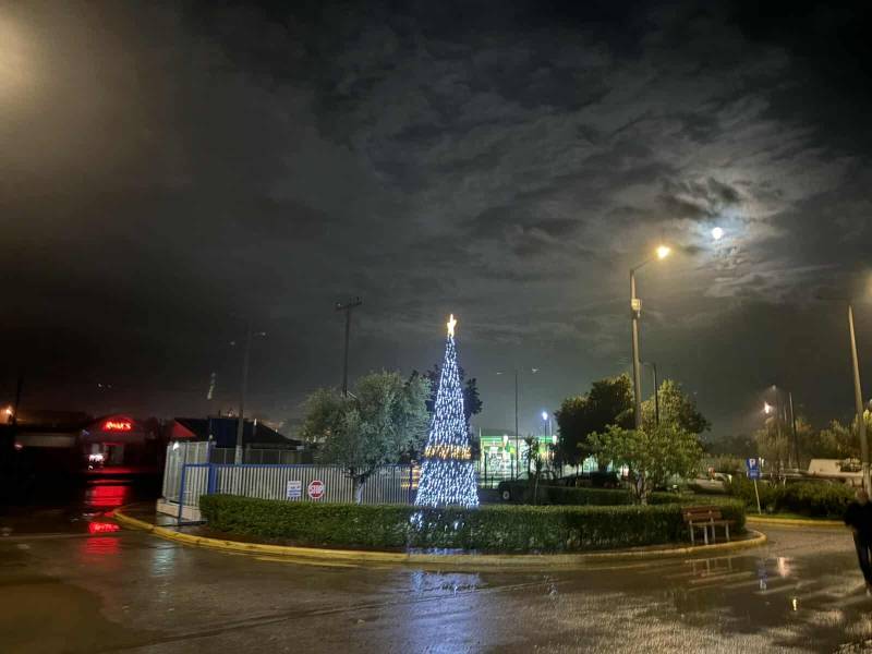 Καλαμάτα: Φωταγωγήθηκε το δέντρο της Διοκλής ΑΕ στο Βιοτεχνικό Πάρκο