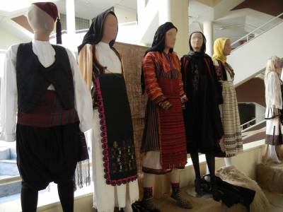 Αφιέρωμα στην κουτσαβίτικη φορεσιά