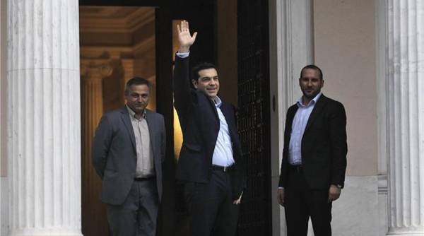 "Αυγή" για παράδοση-παραλαβή στο Μαξίμου: Μικροπρεπής ο Σαμαράς ως το τέλος