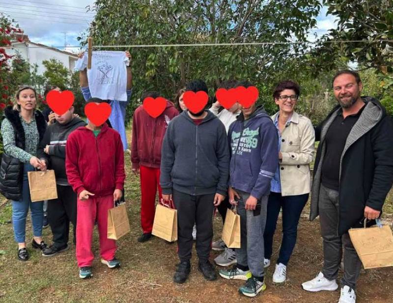 ΚΔΑΠ ΜΕΑ "Ηλίανθος": Δώρα σε ΕΕΕΕΚ και Ειδικό Δημοτικό Φιλιατρών