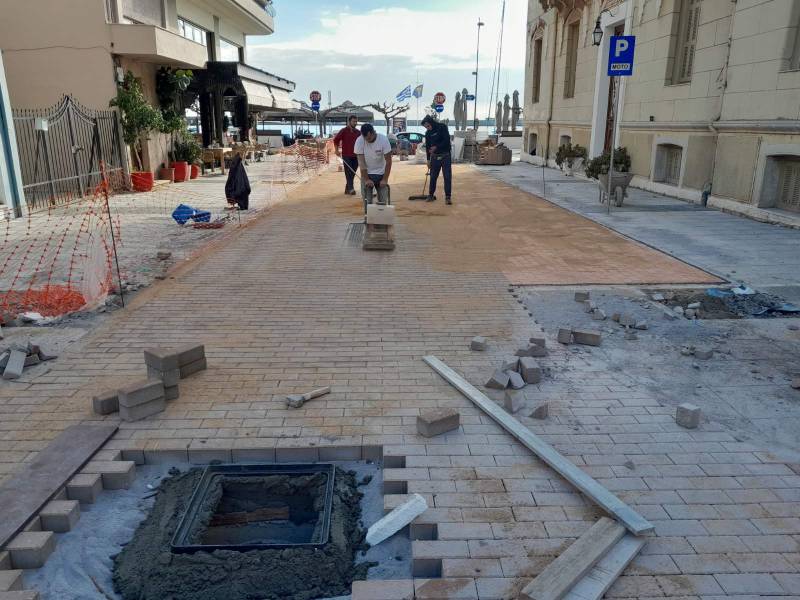 Καλαμάτα: Μπήκαν επιτέλους κυβόλιθοι στη Βύρωνος