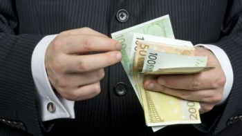 Παζάρι για αντιμισθίες και αριθμό αντιδημάρχων - 10% μείωση των αμοιβών και άμισθοι αντιδήμαρχοι