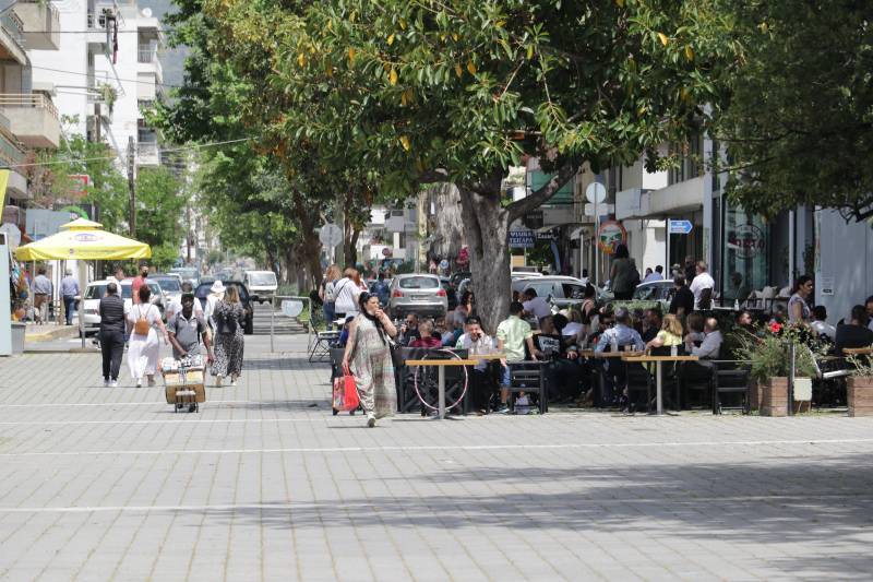 Καλαμάτα: Συγκρατημένη αισιοδοξία έφερε το άνοιγμα της εστίασης