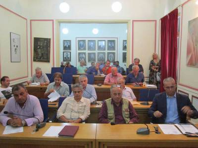 Ανεβάζει τους τόνους η πλευρά Μάκαρη: Παλαιοκομματική η στάση των 6