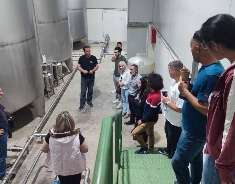 Σπουδαστές του ΔΙΕΚ Τριφυλίας στον Συνεταιρισμό “Ελαιώνας”