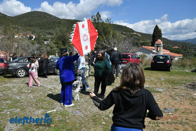 Καθαρά Δευτέρα: Με σαρακοστιανά και πέταγμα χαρταετού γιόρτασαν τα «Κούλουμα» στον Κουταλά (φωτογραφίες)