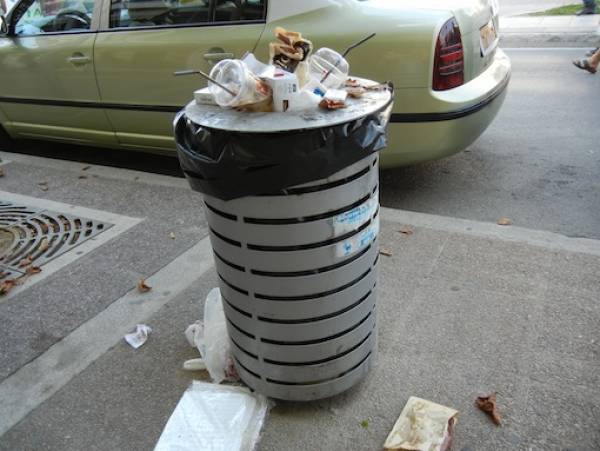 Κάθε πότε αδειάζουν τα καλαθάκια;