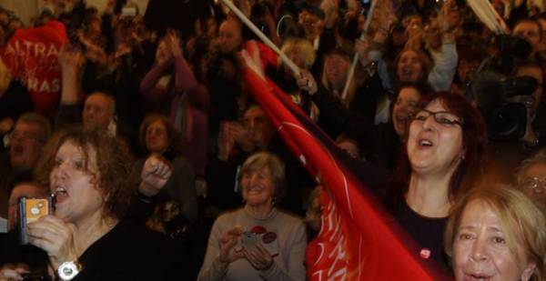 Aμερικανικά ΜΜΕ: Ιστορική πρωτιά ΣΥΡΙΖΑ