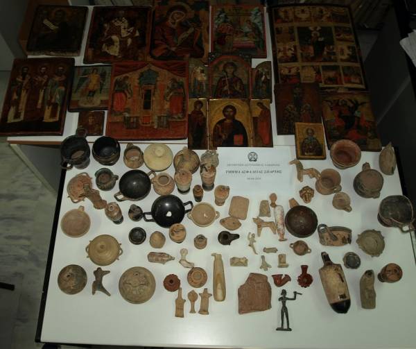 Σύλληψη 3 αρχαιοκάπηλων στη Μονεμβασία (φωτο)