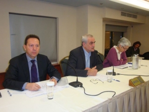 Στουρνάρας: Εφαρμογή μνημονίου και μέτρα ανάπτυξης